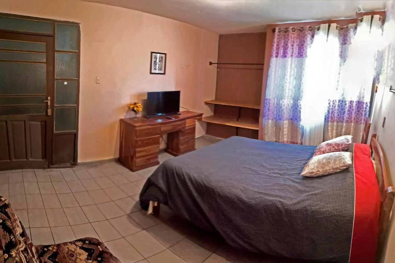 Casa Discreta Bed & Breakfast Кочабамба Екстериор снимка