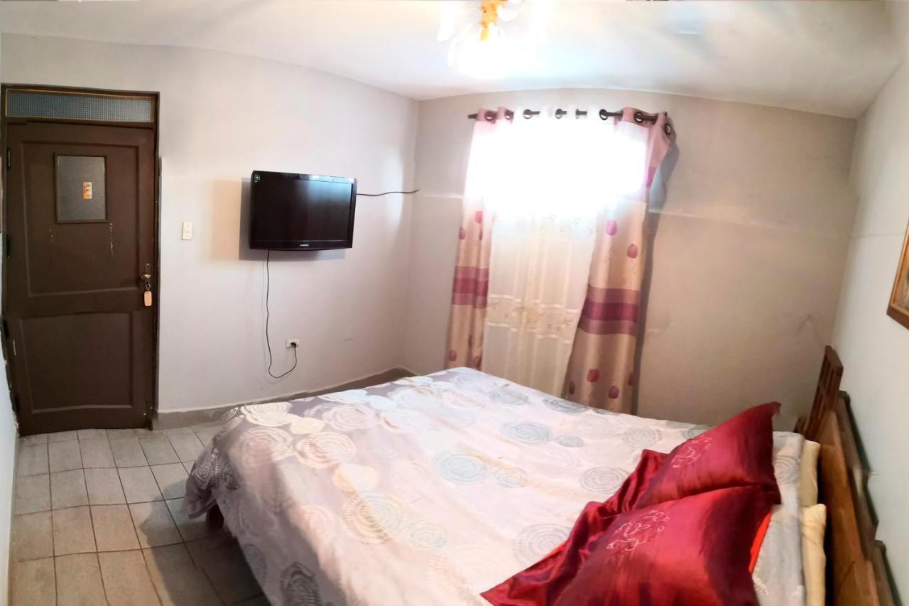 Casa Discreta Bed & Breakfast Кочабамба Екстериор снимка